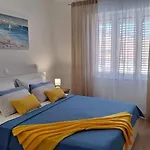 Апартаменты In With Sea View, Terrace, Air Conditioning, Wi-fi