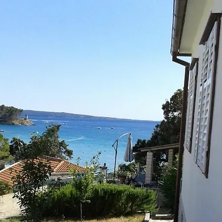 Apartment In With Sea View, Terrace, Air Conditioning, Wi-fi Banjol