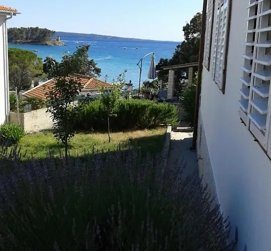 In With Sea View, Terrace, Air Conditioning, Wi-fi Banjol