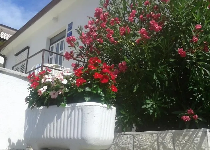 아파트 In With Sea View, Terrace, Air Conditioning, Wi-fi Banjol