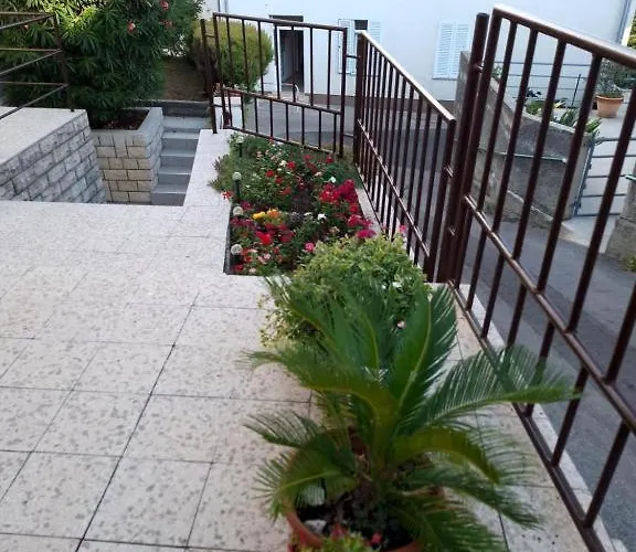 In With Sea View, Terrace, Air Conditioning, Wi-fi Banjol