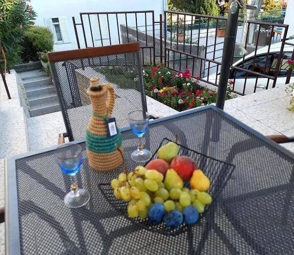 In With Sea View, Terrace, Air Conditioning, Wi-fi Banjol